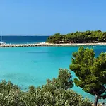 Ivanka Ap B Sa Grijanim Bazenom I Besplatnim Parkingom Διαμέρισμα