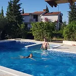 Ivanka Ap B Sa Grijanim Bazenom I Besplatnim Parkingom Μούρτερ