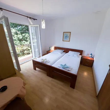 Ivanka Ap B Sa Grijanim Bazenom I Besplatnim Parkingom * 穆泰尔岛