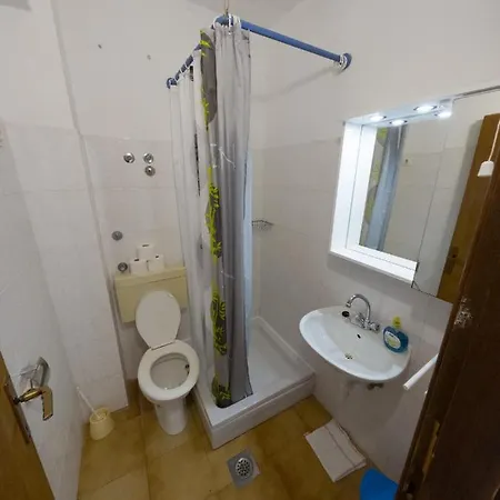 Ivanka Ap B Sa Grijanim Bazenom I Besplatnim Parkingom