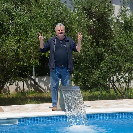 Ivanka Ap B Sa Grijanim Bazenom I Besplatnim Parkingom 公寓 穆泰尔岛