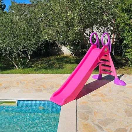 Ivanka Ap B Sa Grijanim Bazenom I Besplatnim Parkingom *