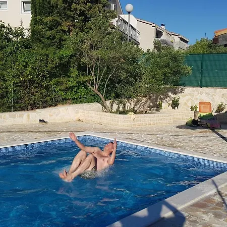 Ivanka Ap B Sa Grijanim Bazenom I Besplatnim Parkingom 公寓 *