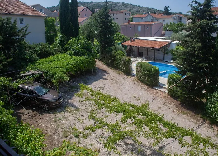 Ivanka Ap B Sa Grijanim Bazenom I Besplatnim Parkingom Apartmán