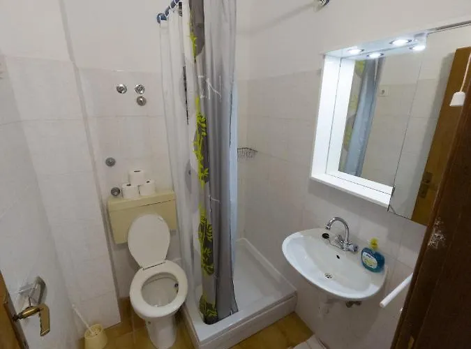 Ivanka Ap B Sa Grijanim Bazenom I Besplatnim Parkingom