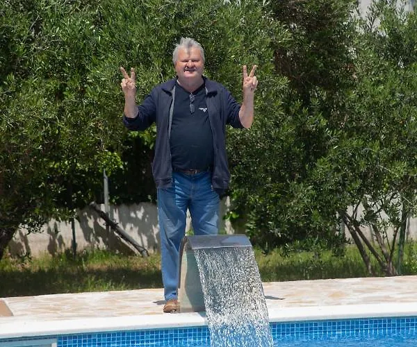 Ivanka Ap B Sa Grijanim Bazenom I Besplatnim Parkingom דירה מורטר