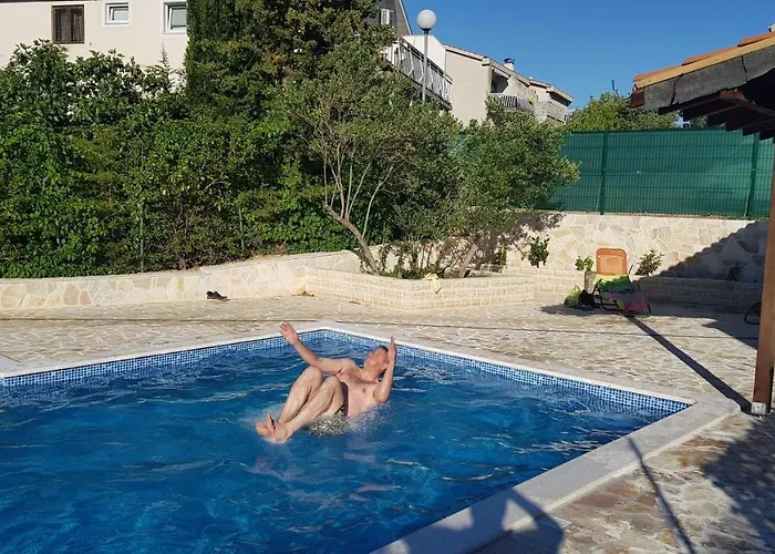 Ivanka Ap B Sa Grijanim Bazenom I Besplatnim Parkingom Apartmán *