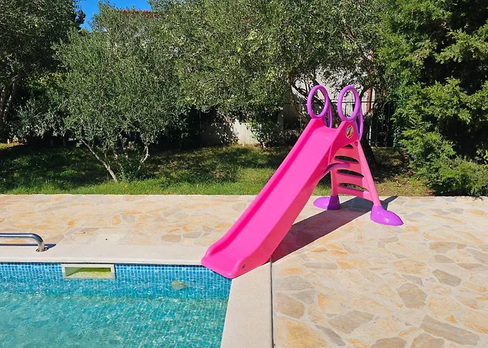 Ivanka Ap B Sa Grijanim Bazenom I Besplatnim Parkingom *