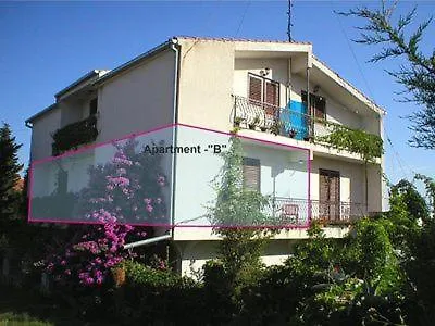 Ivanka Ap B Sa Grijanim Bazenom I Besplatnim Parkingom * Murter